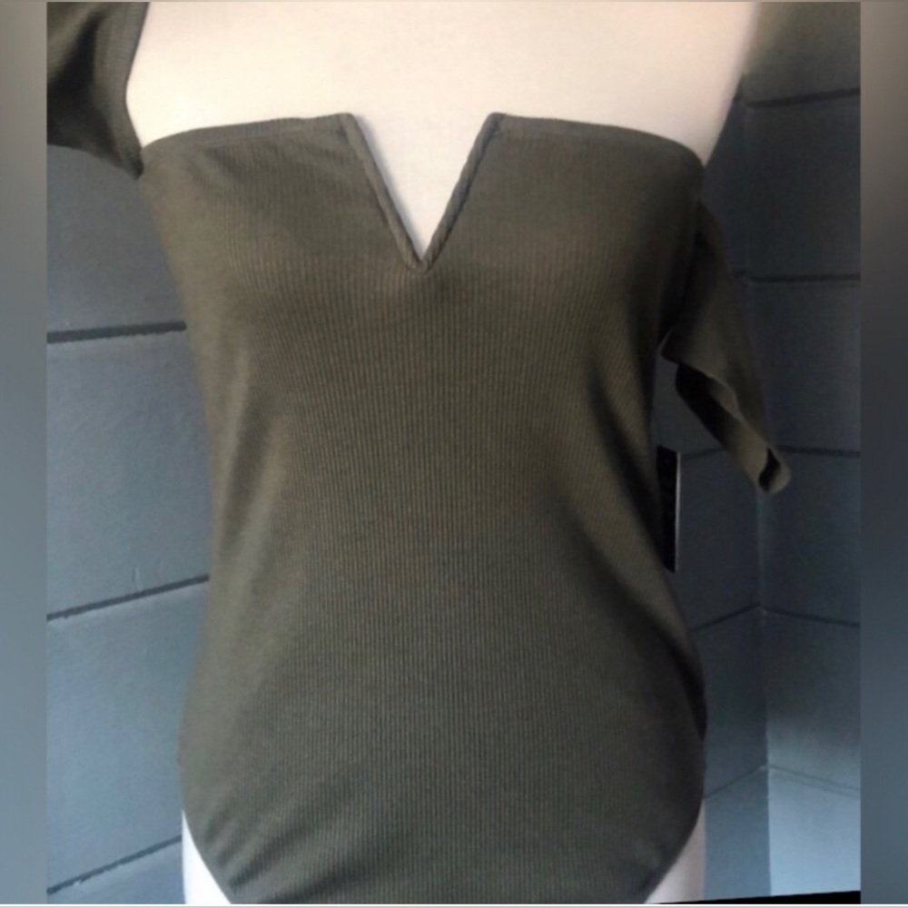 EXPRESS bodysuit, V-wire & ribbed, on or off shoulder, snap closure. NEW tags - Picture 7 of 13